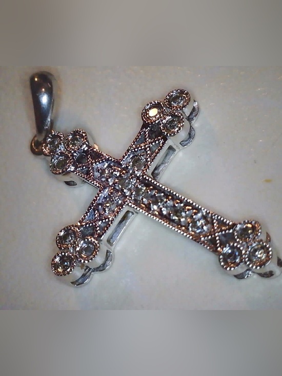 Jewelry - 10 kt White gold with diamond cross pendant